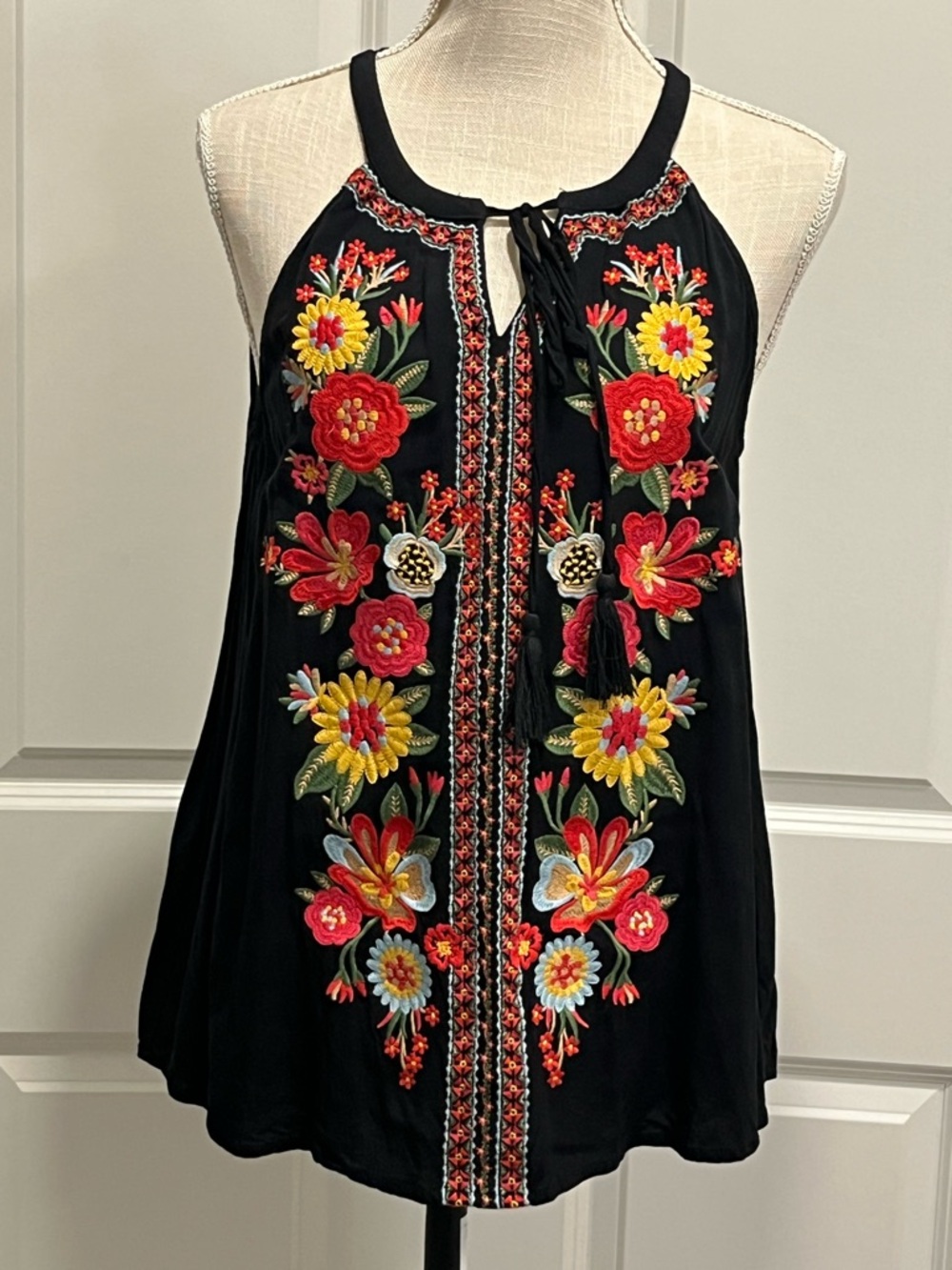 Savanna Jane Black Sleeveless Embroidered Floral Halter Top Size Medium Boho